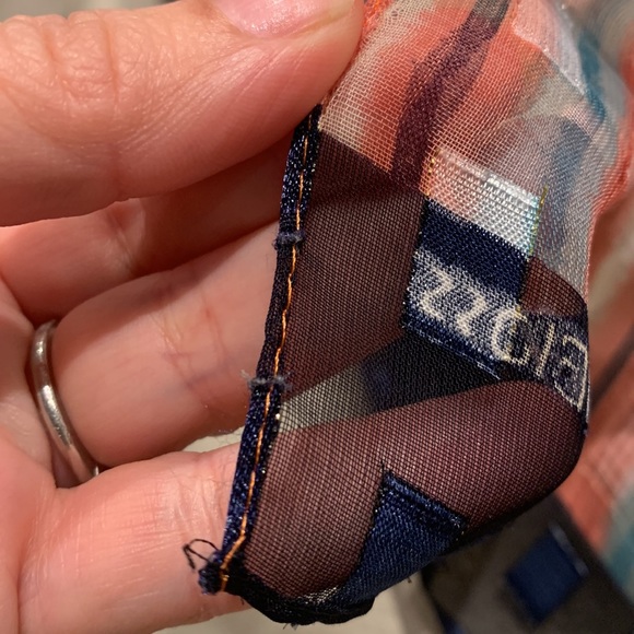 BILL BLASS SHEER LONG SCARF. - Picture 4 of 6